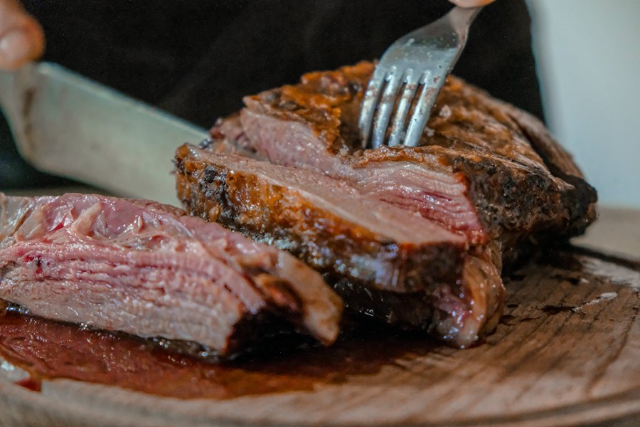 Corte de carne en la tabla